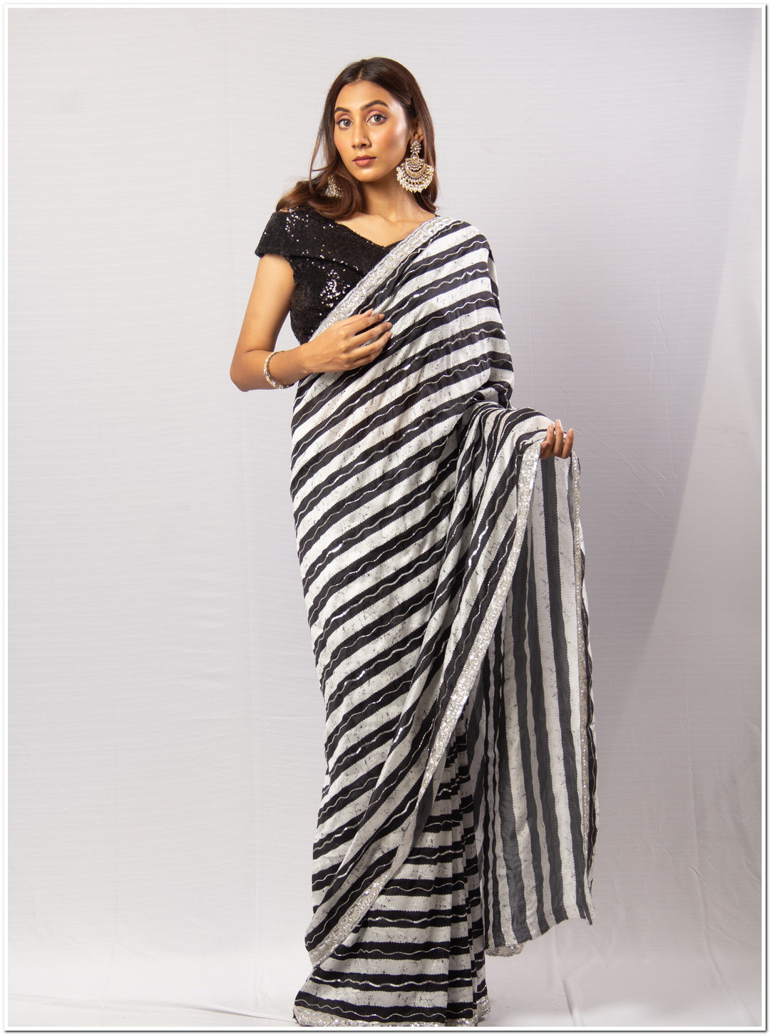 Black & White Sequence Saree With Blouse  Piece.