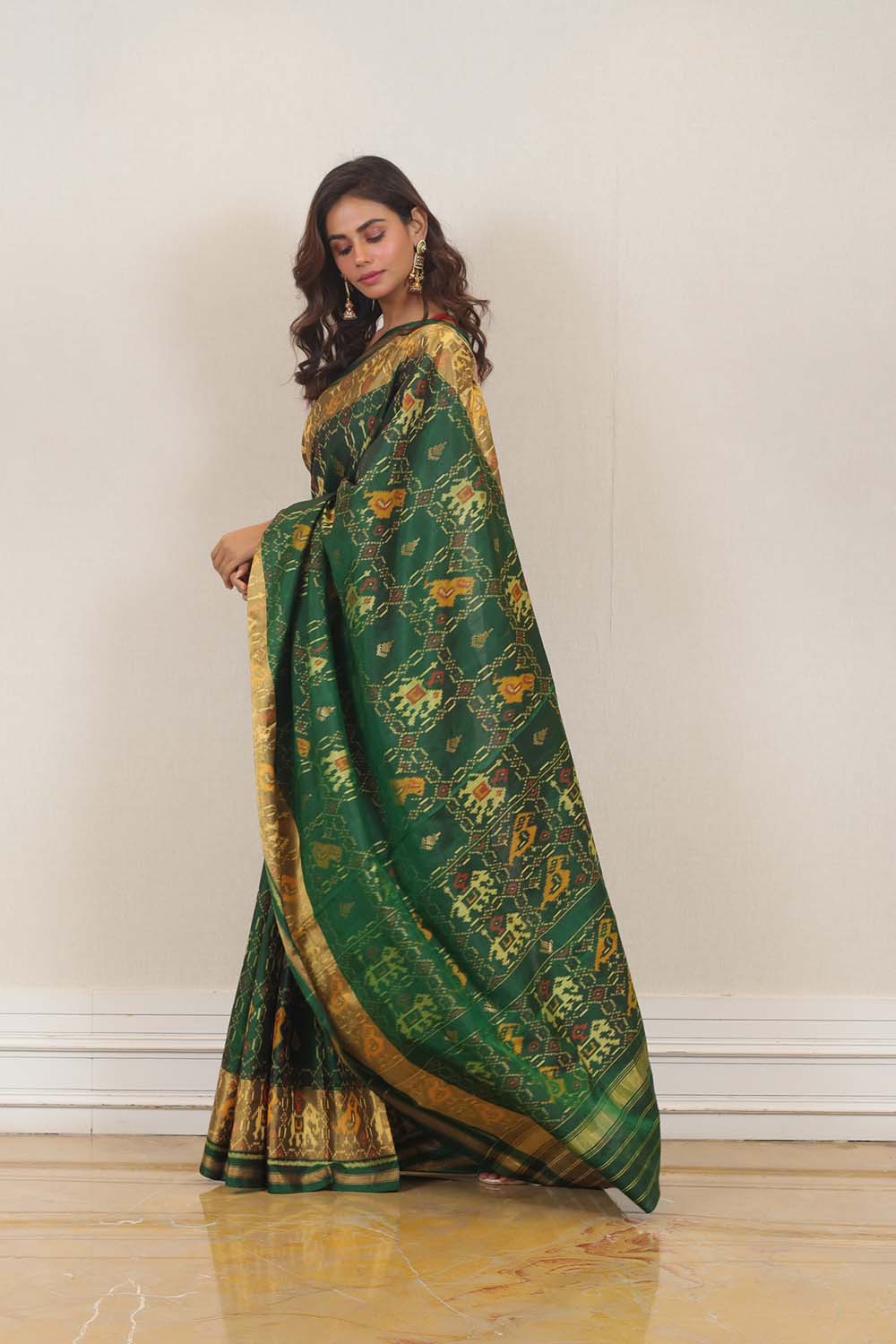 Saree in Green color at online Simaaya