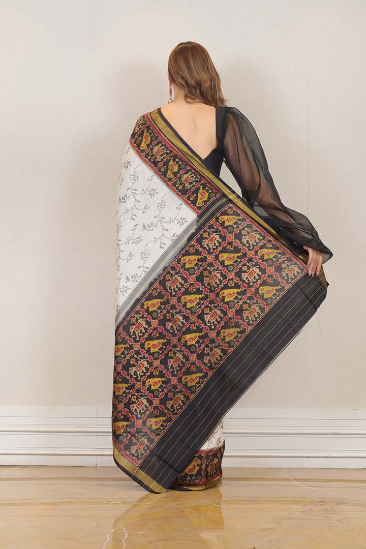 Saree in White & Black Color at online Simaaya
